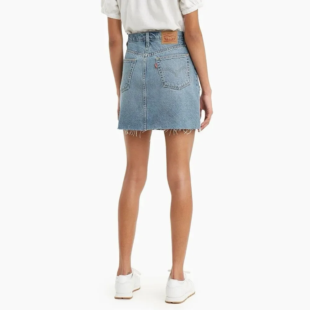 NEW Levi’s High Rise Iconic Red Tab Distressed Light Wash Denim Mini Skirt Sz 31